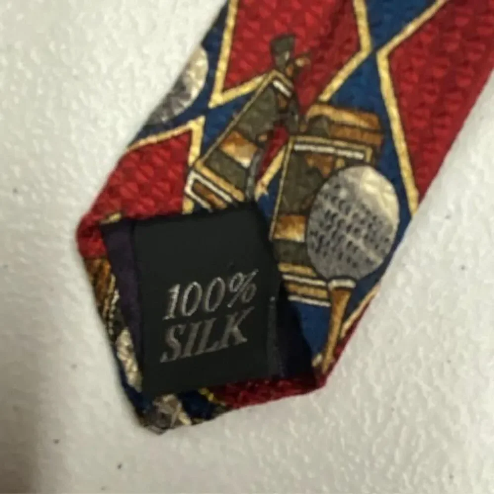 Evan Picone great tie